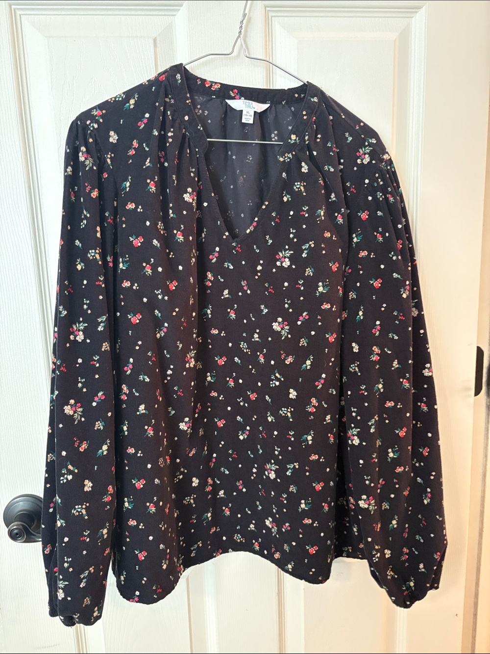 Time and Tru Black Floral V-Neck Long Sleeve Blouse